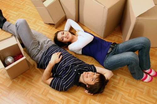 Residential relocation service planning around narrow Marylebone access